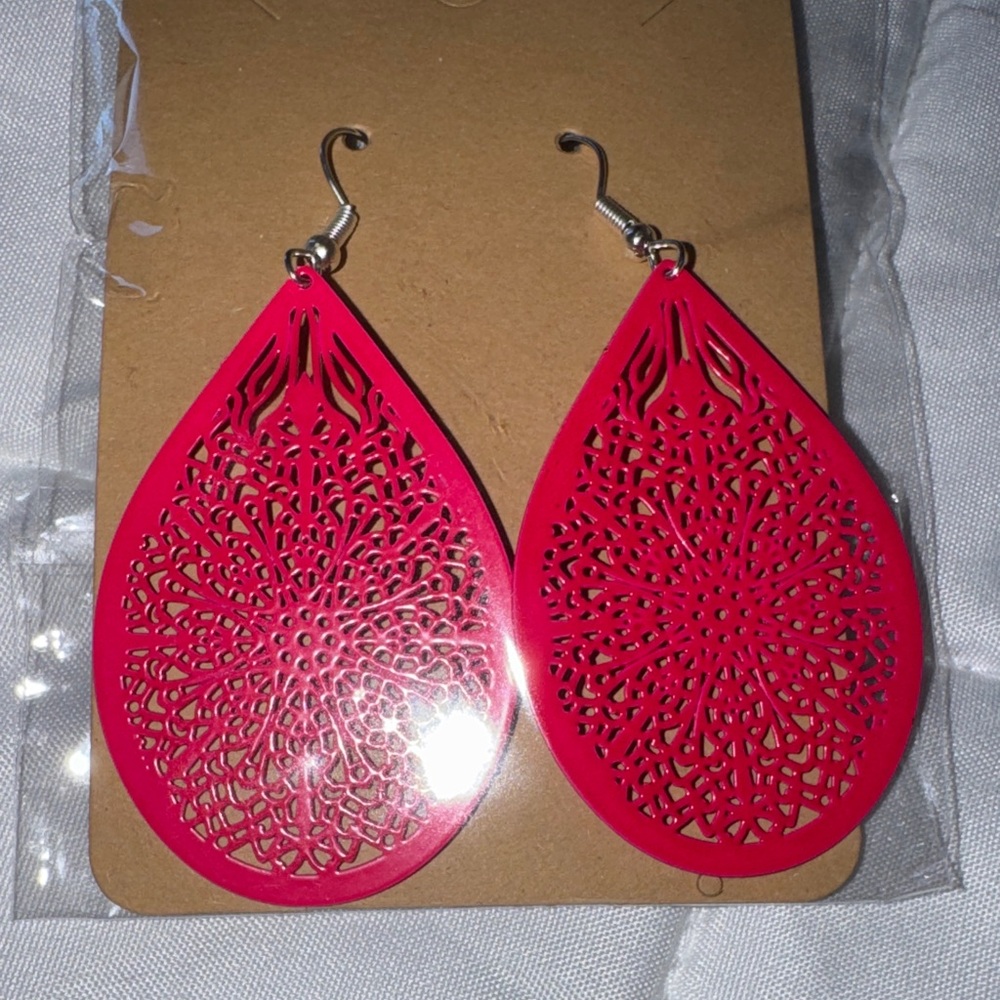 Chic Pink Filigree Teardrop Earrings